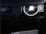 LEDシグネイチャーライト付きデジタルLEDヘッドライトが装着されて夜間走行が楽に運転が出来ます。
