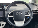 インテリアに合わせたデザインのステアリングは、運転される方のことも考え、運転しやすい形状、大きさです。是非一度、実際に触ってお確かめください。
