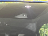 【インテリジェントエマージェンシーブレーキ】フロントカメラで前方の車両や歩行者を検知。衝突しそうな時は衝突被害軽減ブレーキが作動、衝突回避をサポート。より安全にドライブをお楽しみいただけます。