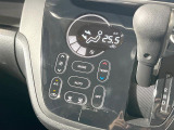 【オートエアコン】一度お好みの温度に設定すれば、車内の温度を検知し風量や温度を自動で調整。暑い&hellip;寒い&hellip;と何度もスイッチ操作をする必要はありません。快適な車内空間には必須の機能ですね♪