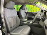 運転席シート廻りは使用感も少なく、良好な状態となっています。前オーナー様が丁寧に使っていたことがよくわかりますね。