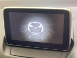 【マツダコネクトナビ】車内の雰囲気にマッチした一体型タイプのナビ。各種車輌設定やBluetooth再生等、様々な機能が楽しめます。直感的なダイヤル操作が可能で、使い勝手も良好です。