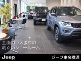 ショールームでは、認定中古車に加え、最新のニューモデルも各種取り揃えております。見学や試乗はもちろん、専門スタッフによるアドバイスなど、様々なサービスを通して、「ジープのある生活」をご体感いただけます