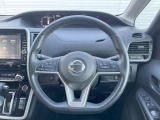 【純正革巻きステアリング】上質な革を使用することで、手にしっかり馴染みとても運転しやすいハンドルです♪