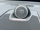 【Bowers & Wilkins】ボルボのプレミアムオーディオ。車内空間という特殊な環境に100年以上の伝統を持つイェーテボリ交響楽団の音響を再現した「コンサートモード」を搭載。