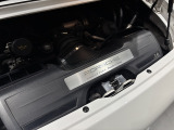 水平対向6気筒3800cc(4バルブ)エンジン【283kW(385PS)/6,500rpm】
