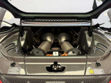 3.9L V6ツインターボ+モーター搭載、830CVを発揮します。(カタログ値)