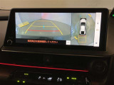 【パノラミックビューモニター】映像で、見づらい車両周辺の確認をアシスト。クルマを真上から見ているような映像を表示。 運転席から確認しにくい車両周囲の状況を把握。