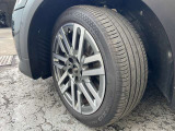 タイヤサイズは215/45R17です