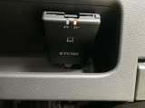 ETC車載器付きです♪高速道路をスイスイと通過!で、キャシュレス!クルマは料金所をノンストップで通過することができます☆
