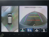 パノラミックビューモニター付きです。車両を上から見た様な映像を画面に表示。運転席からの目視だけでは見にくい、車両周辺の状況をリアルタイムでしっかり確認出来ます。
