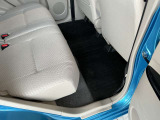 コンパクトな車ですが、後席も充分なスペースを確保しています。足元空間も広くリラックスしてドライブが楽しめます。