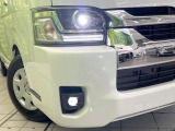 【LEDヘッドライト】悪天候や夜間走行時も良好な視界を確保し安心して運転できる高輝度LEDヘッドライトを装備!点灯速度が早く、消費電力も抑えられています。