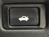 【パワーバックドア】スマートキーや運転席のボタンを押すだけでリアゲートが自動で開閉します!荷物を持っている時や、高い位置にあるバックドアを閉める際に便利な機能です♪