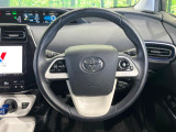【純正革巻きステアリング】上質な革を使用することで、手にしっかり馴染みとても運転しやすいハンドルです♪