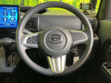 インテリアに合わせたデザインのステアリングは、運転される方のことも考え、運転しやすい形状、大きさです。是非一度、実際に触ってお確かめください。