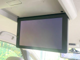 【フリップダウンモニター】大画面モニターで後席でもエンタメをお楽しみいただけます。小さなお子様にも大人気の装備です♪