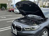 保証期間中にトラブルが発生した際には、緊急連絡を24時間フリーダイヤルでお受けします。応急処理のアドバイスのみならず、出張修理やレッカーなどの手配、さらには代替交通手段やホテルの確保を行います。