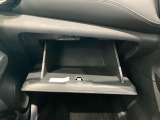 車検証入れになどにも使える便利な収納BOXあります。
