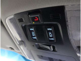 片側電動スライドドアのスイッチ付です。車内からもスイッチひとつで楽にドアの開閉が可能です。電動なので開閉時に力を使う必要がなく、半ドアになることもありません!