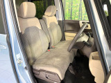 運転席まわりには十分なスペースがあり、大柄な方でもゆったり運転していただける環境です。