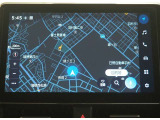 ディスプレイオーディオ(コネクティッドナビ対応)PLUS搭載。T-Connectご契約で2027年1月まで無償で利用できるナビ(期限到来後は有償)と、解約後も利用できる車載ナビが搭載されています。