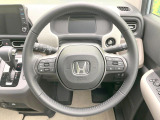 【純正革巻きステアリング】上質な革を使用することで、手にしっかり馴染みとても運転しやすいハンドルです♪