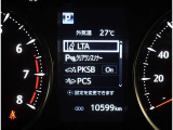 カラーヘッドアップディスプレイ付き。少ない視線移動で情報を確認できるので、運転の疲労軽減に繋がりますよ♪