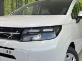 【LEDヘッドライト】悪天候や夜間走行時も良好な視界を確保し安心して運転できる高輝度LEDヘッドライトを装備!点灯速度が早く、消費電力も抑えられています。
