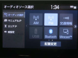 ディスプレイオーディオを装備。スマートフォンと車を繋ぐことで、これまでのナビに加えて色々なサービスが楽しめます。