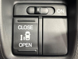 【パワースライドドア】スマートキーや運転席のスイッチでスライドドアの開閉が可能♪電動だから力を入れてドアを開ける必要が無く、小さいお子様でも、重い荷物を持っている時もラクに開け閉めできます♪