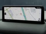 マツダコネクトの10.25インチワイドセンターディスプレイです。『Android Auto』『Apple CarPlay』や独自のコネクテッドサービスに対応したインターフェイスシステムです。