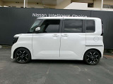 お子様ステップや乗降用グリップなど、ステップ高を低く抑えた日産ならではの親切設計。小さなお子様からお年寄りまで、家族みんなが『自分で楽に乗り降りできる』優しさがこのサイドビューに詰まっています