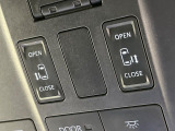 【両側パワースライドドア】スマートキーや運転席のスイッチで後席両側スライドドアの開閉が可能♪電動だから力を入れてドアを開ける必要が無く、小さなお子様でも簡単に開け閉めでき快適です♪