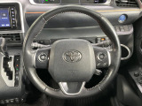 【純正革巻きステアリング】上質な革を使用することで、手にしっかり馴染みとても運転しやすいハンドルです♪