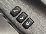 【メモリー機能付きパワーシート】ドライバーごとに設定したシート位置を記憶して、ボタン一つで切り替えできる便利な機能!運転する方が複数名いらっしゃるご家庭におすすめです♪