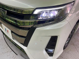 【LEDヘッドライト】悪天候や夜間走行時も良好な視界を確保し安心して運転できる高輝度LEDヘッドライトを装備!点灯速度が早く、消費電力も抑えられています。