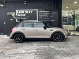 中古車ソムリエの弊社スタッフが、お客様にピッタリのMINIをご紹介します。