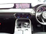マツダのコクピットは、多くの情報をしっかり処理しながら正しい姿勢で安全に運転出来ることを追求しました。