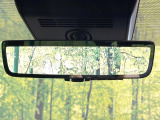【デジタルインナーミラー】後席の大きな荷物や同乗者で後方が確認しづらい時でも安心!カメラが撮影した車両後方の映像をルームミラー内に表示。クリアな視界で状況の確認が可能です!