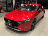 鮮やかな赤のMAZDA3を入荷しました
