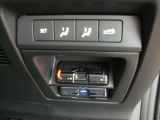 ETC車載器搭載です。スマートICも増えてきており、必須装備といって良い便利装備です。また、ドライブレコーダーも装備しています。万一の事故の際、録画映像が役に立つこともございます。(映像記録用SDカー