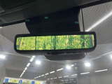 【デジタルインナーミラー】後席の大きな荷物や同乗者で後方が確認しづらい時でも安心!カメラが撮影した車両後方の映像をルームミラー内に表示。クリアな視界で状況の確認が可能です!