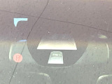【ホンダセンシング】走行中に前方の車両等を認識し、衝突しそうな時は警報とブレーキで衝突回避と被害軽減をアシスト。より安全にドライブをお楽しみいただけます。