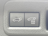 【パワーバックドア】スマートキーや運転席のボタンを押すだけでリアゲートが自動で開閉します!荷物を持っている時や、高い位置にあるバックドアを閉める際に便利な機能です♪