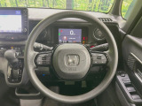 インテリアに合わせたデザインのステアリングは、運転される方のことも考え、運転しやすい形状、大きさです。是非一度、実際に触ってお確かめください。