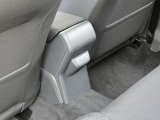 後席用エアコン送風口 後席までエアコンが行き渡るのでご乗車の皆様が快適にお過ごしいただけます。
