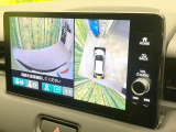 【マルチビューカメラシステム】専用のカメラにより、上から見下ろしたような視点で360度クルマの周囲を確認することができます☆死角部分も確認しやすく、狭い場所での切り返しや駐車もスムーズに行えます。