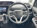 【純正革巻きステアリング】上質な革を使用することで、手にしっかり馴染みとても運転しやすいハンドルです♪