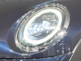 ●LEDヘッドライト:夜間走行時も良好な視界を確保し安心して運転できる高輝度LEDヘッドライトを装備!点灯速度が早く、消費電力も抑えられています。